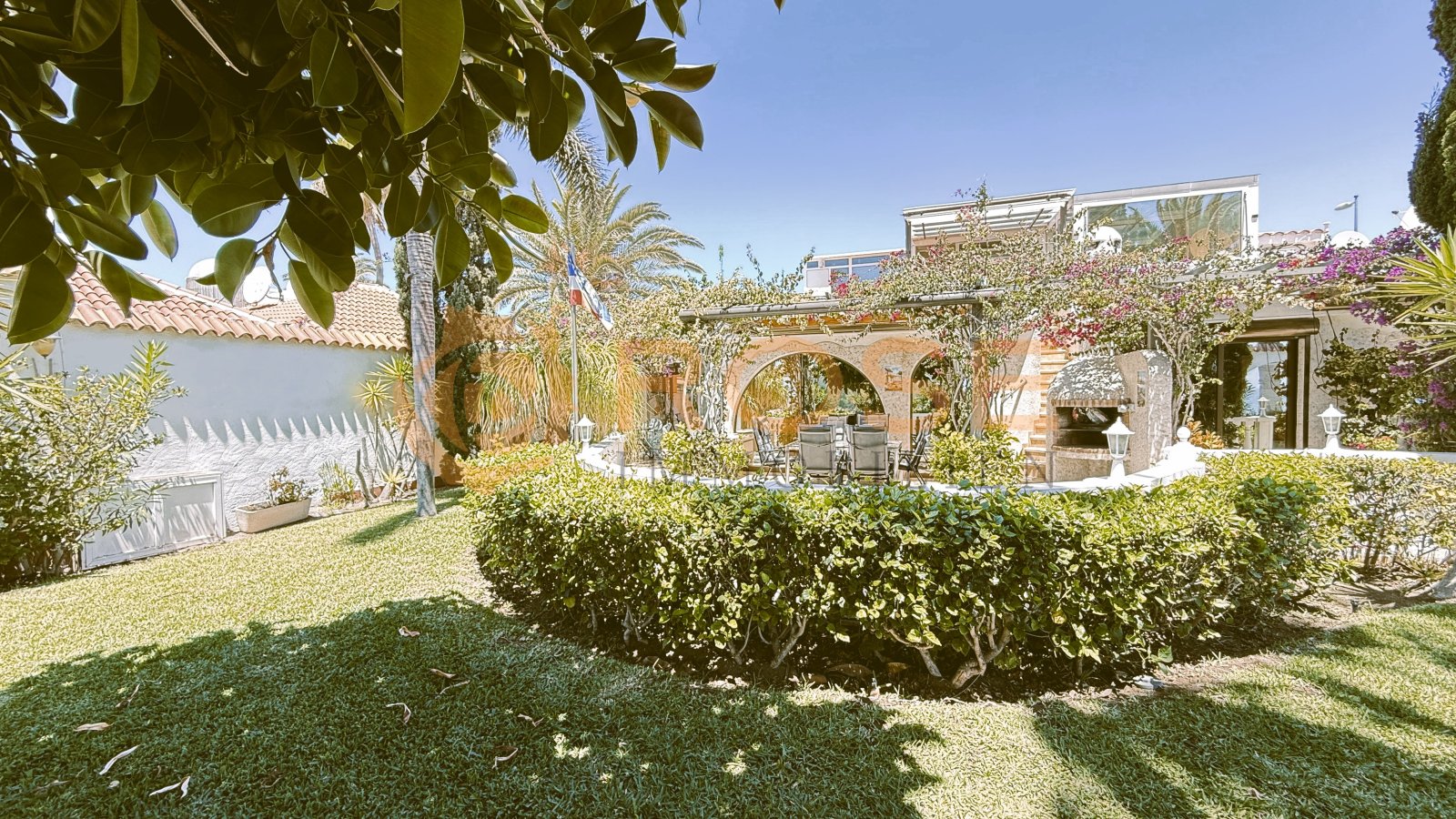 Mediterranes Anwesen mit großzügigem Innenhofbereich und Arkaden Mediterranes Anwesen mit großzügigem Innenhofbereich und Arkaden