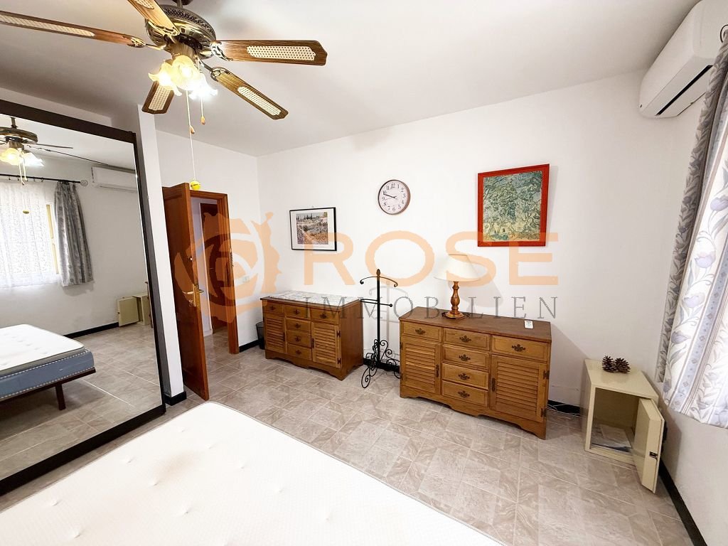 Spacious master bedroom with en-suite bathroom and high-quality ceiling fixtures