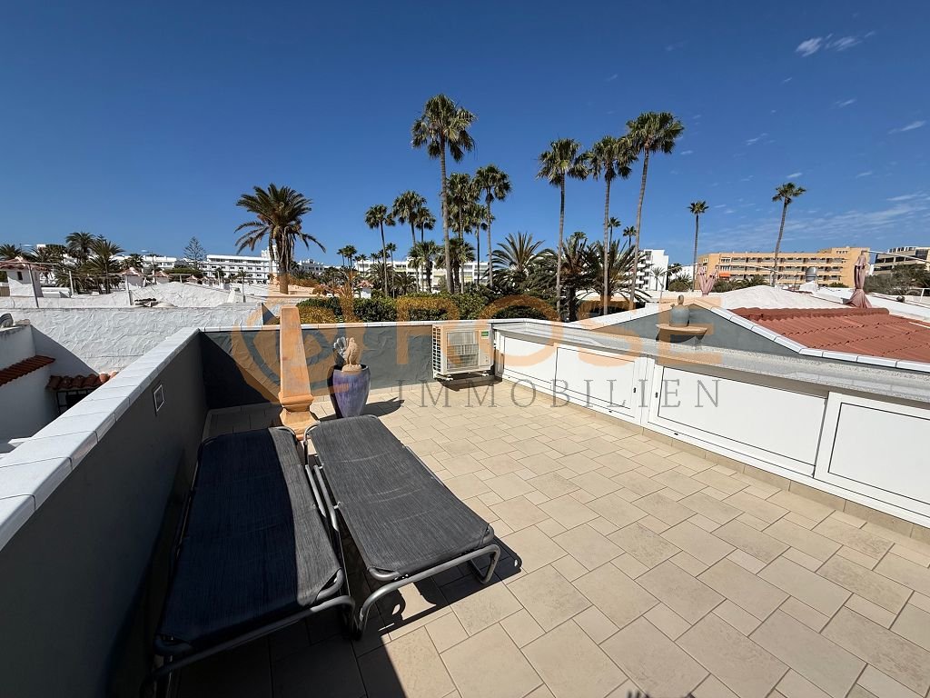 Roof terrace with expansive views and high-quality tiled flooring