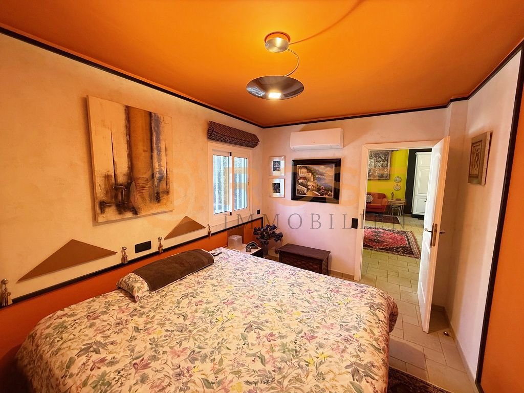 Main bedroom with walk-in closet and air conditioning