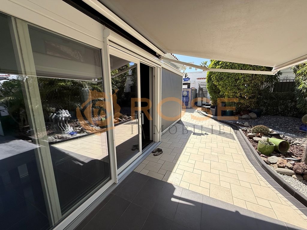 Terrace walk with high-quality sliding glazing and integrated shading solution