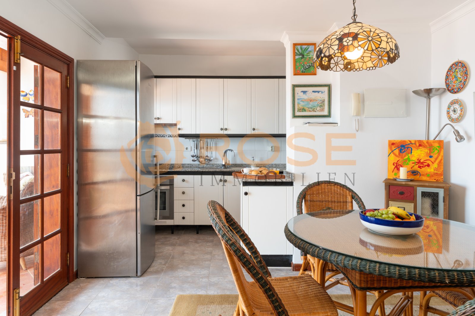 Open living kitchen with integrated dining area and high-quality kitchen equipment