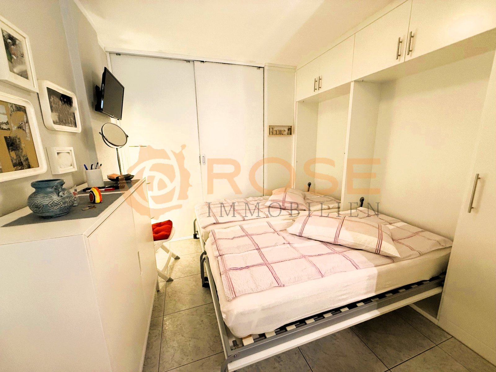 Bedroom with integrated workspace and mirror cabinet system