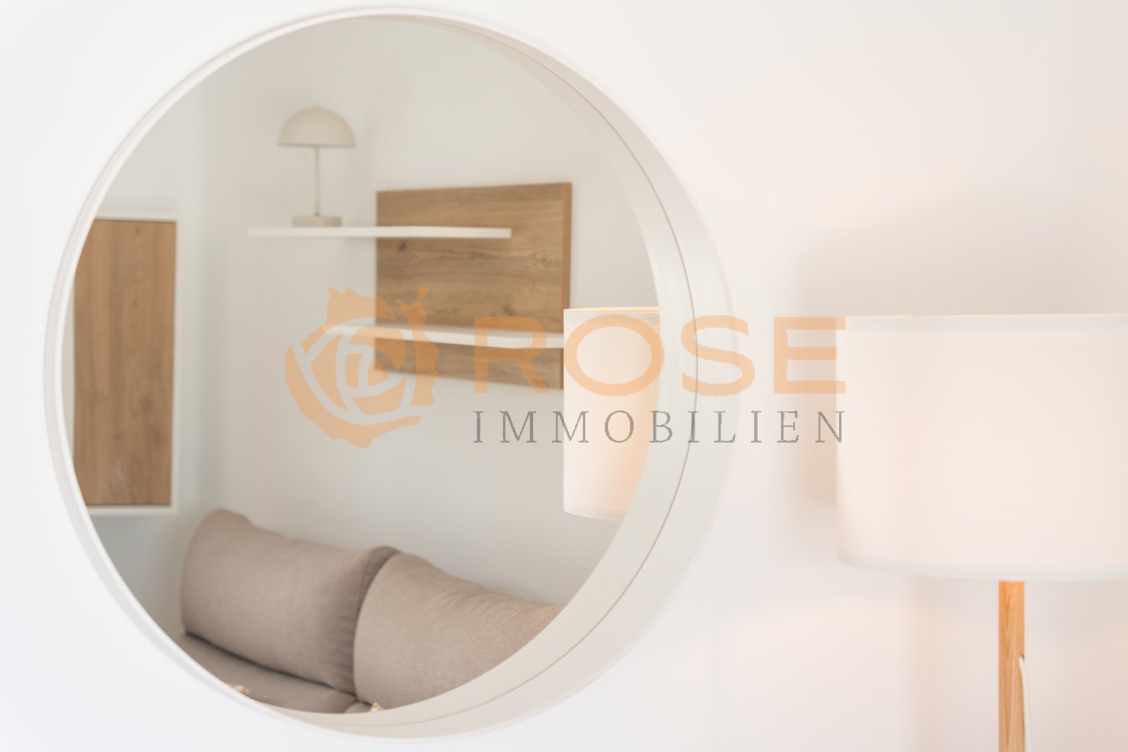 Elegant bedroom with a full-height rounded niche and integrated storage Elegant bedroom with a full-height rounded niche and integrated storage