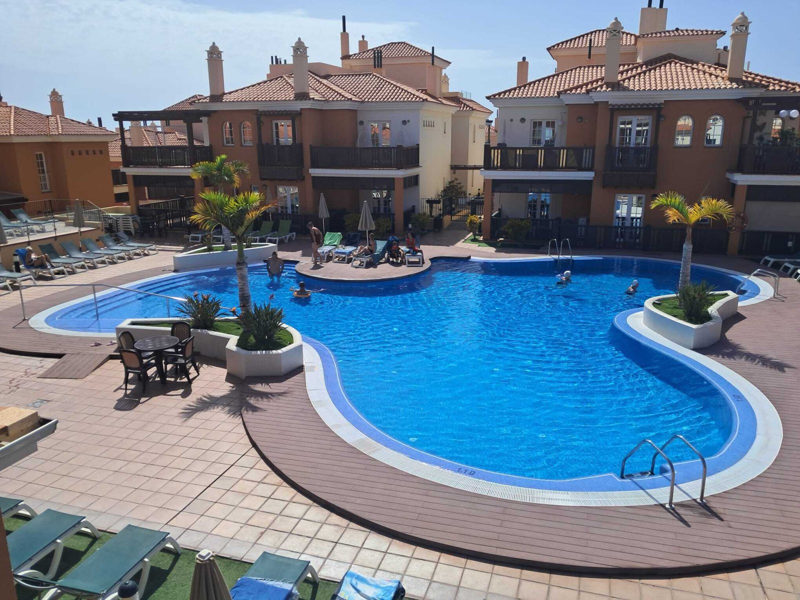 Exclusive pool facility with spacious outdoor areas and communal amenities Exclusive pool facility with spacious outdoor areas and communal amenities