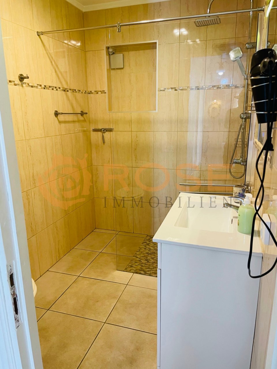 Bad mit Dusche Villa 3SZ Bad mit Dusche Villa 3SZ