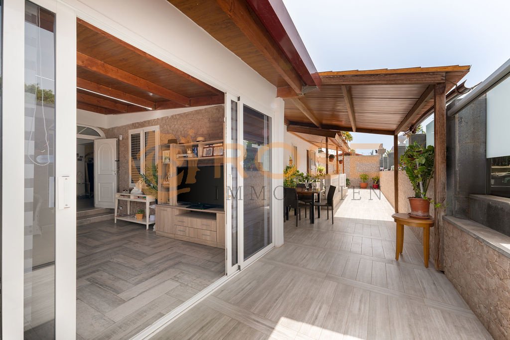 Bungalow con cochera en Campo Internacional en venta. Bungalow con cochera en Campo Internacional en venta.