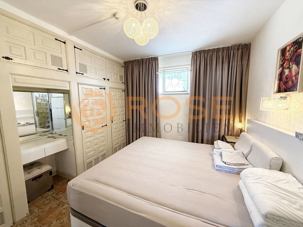 Dormitorio principal con vestidor y tocador integrado