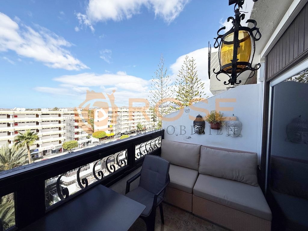 Refugio privado con elegante balaustrada y vista libre