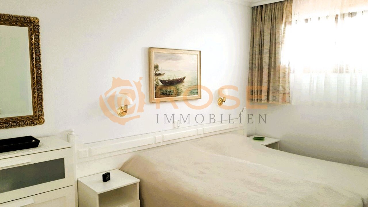 Habitación cómoda con equipamiento de alta calidad y amplias ventanas. Habitación cómoda con equipamiento de alta calidad y amplias ventanas.