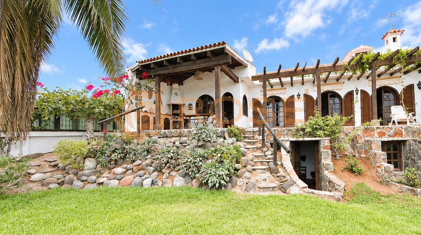 Finca acogedora con encantadores detalles de piedra natural y una terraza maravillosa Finca acogedora con encantadores detalles de piedra natural y una terraza maravillosa