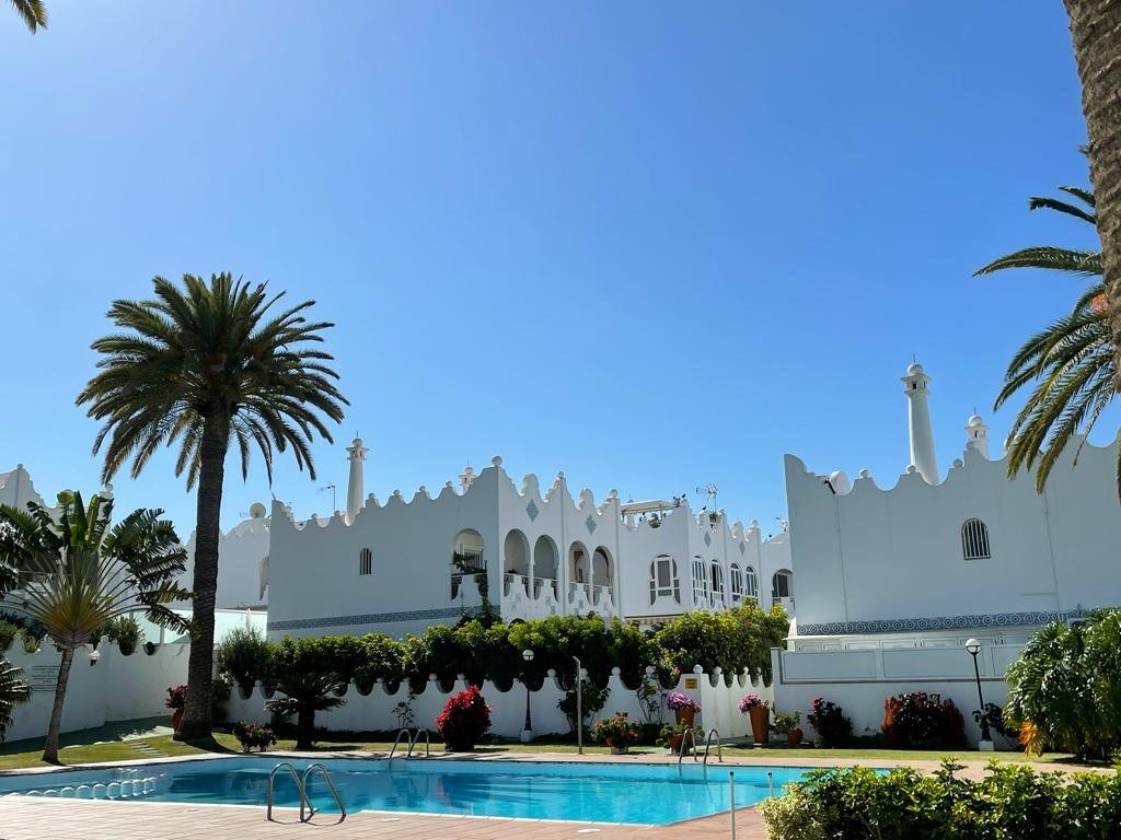 MONTE GOLF - Grand bungalow avec vue lointaine sur la mer 