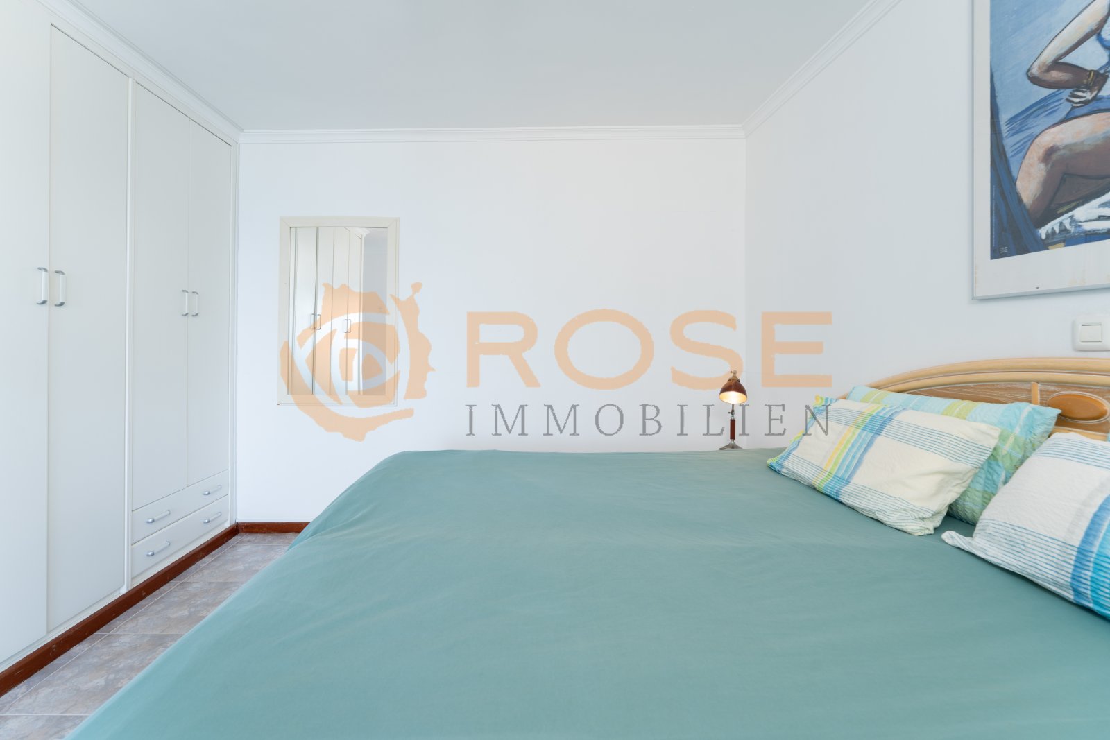 Chambre avec placard encastré sur mesure et grand espace