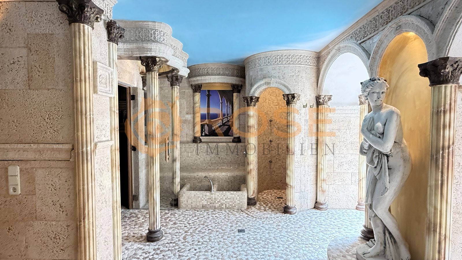Aucun ajout dans le texte !Espace spa exclusif avec une architecture à colonnes et un sol en mosaïque – l'élégance classique rencontre le confort du bien-être